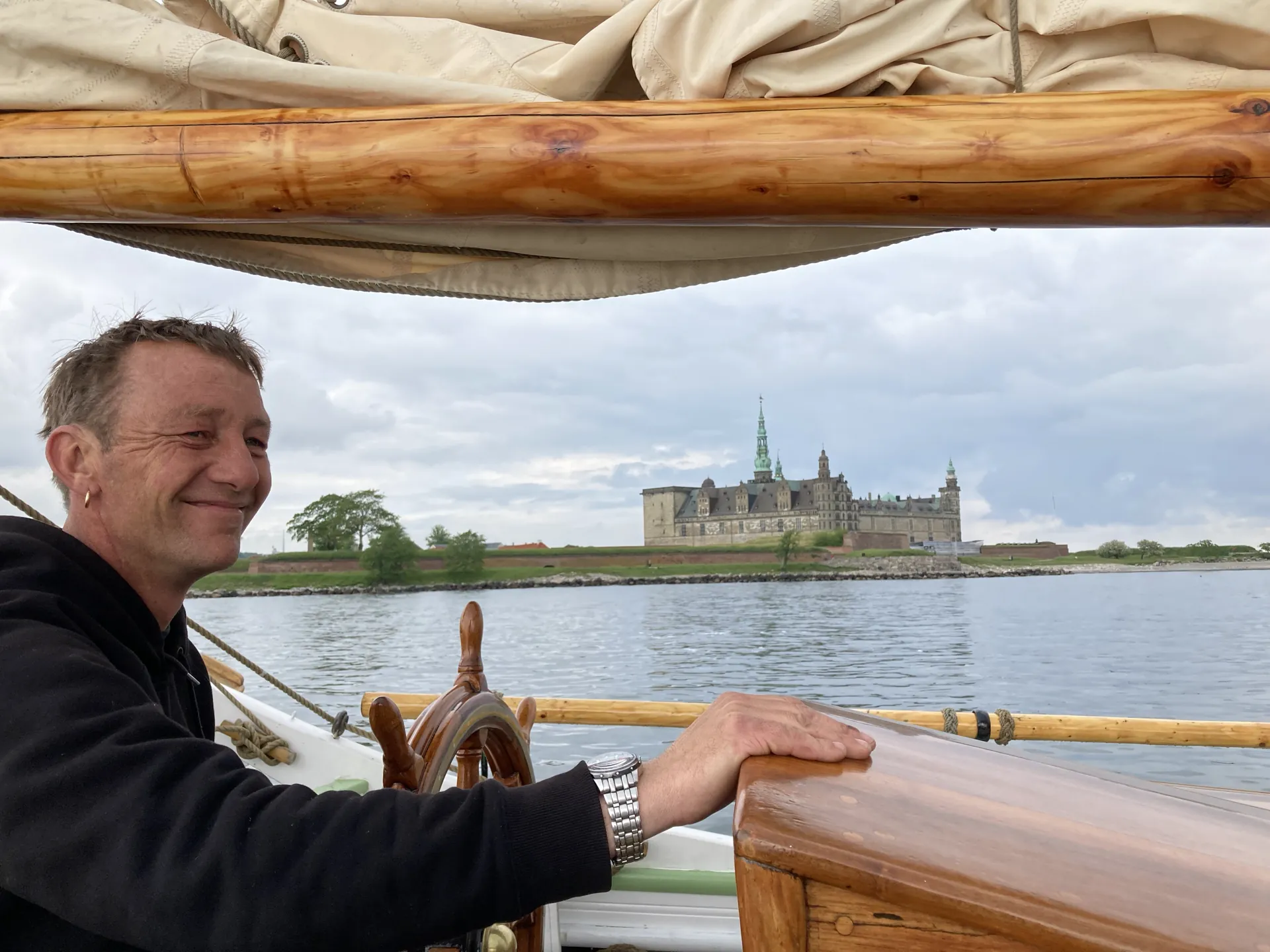 Gorm til rors på Aron med Kronborg om bagbord